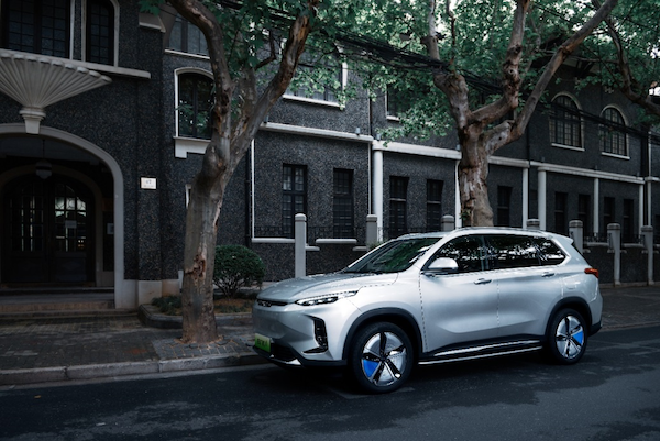 上汽大通MAXUS EUNIQ系列车型亮相海口新能源车展