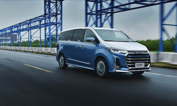 上汽大通MAXUS EUNIQ系列车型亮相海口新能源车展