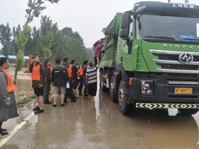 风雨同舟，“豫”你一起！红岩卡友全力驰援河南抗洪救灾