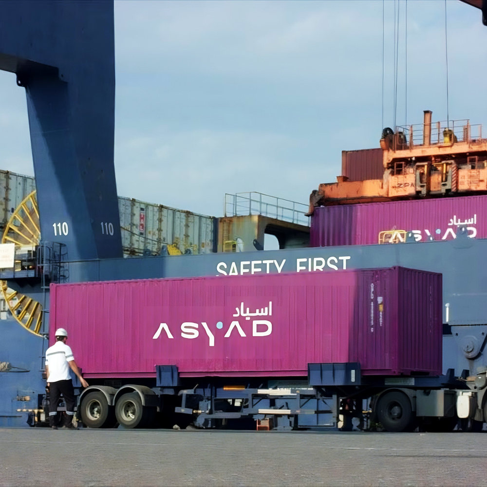 A person standing next to a container

Description automatically generated