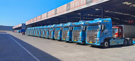 月行近70万公里，一带一路上的乘龙钢铁驼队