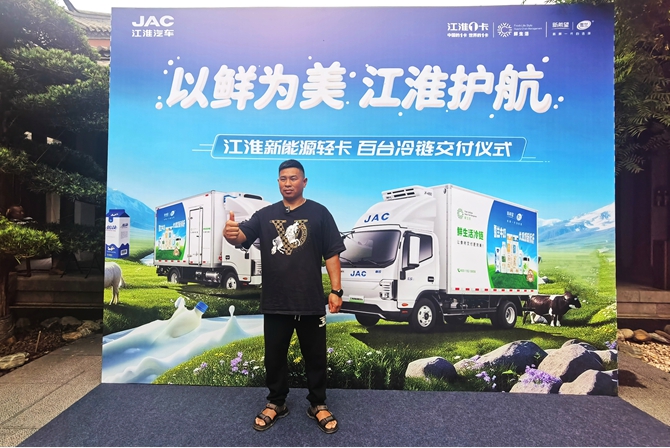 从油表告急到电量满格：一位昆明卡友的新能源“逆袭路”