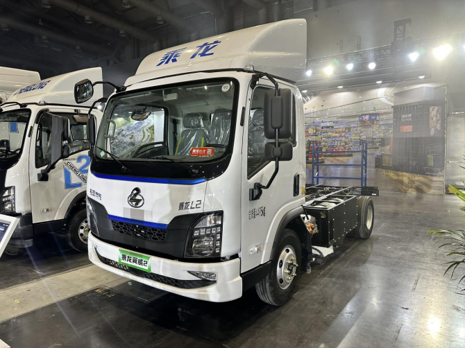 用车成本和纯电相当，乘龙翼威2 CNG增程轻卡这么强？