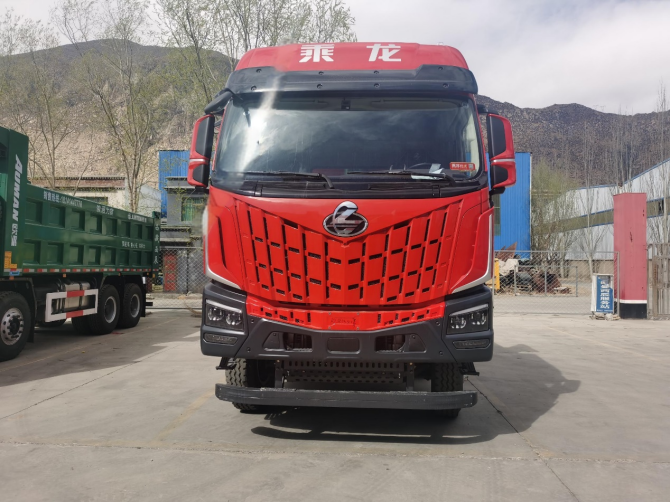 矿区运输新标杆 乘龙HK 8X4自卸车破解“多拉快跑”难题