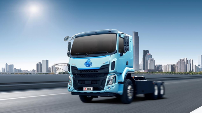 乘龙H5超轻版纯电牵引车：轻量化标杆 赋能物流增收新范式