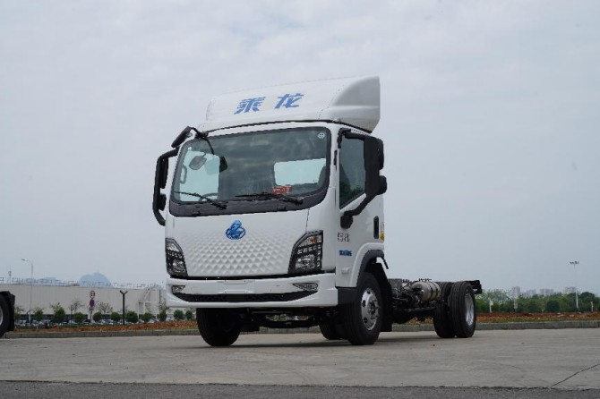 每公里成本低至4毛，乘龙翼威2大电量轻卡重塑运输成本