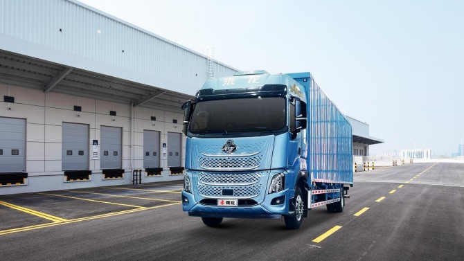 乘龙H7 Pro大单桥：双12物流运输的“六边形战士”