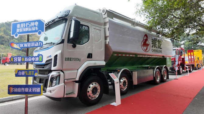 大电量、强动力 乘龙 H5 纯电饲料车硬核配置护航高效运输
