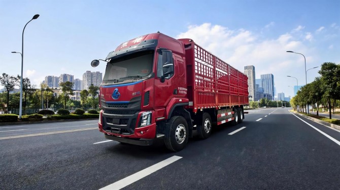 每公里电耗仅1度 乘龙H5 8×4纯电载货车助您稳赚每一程